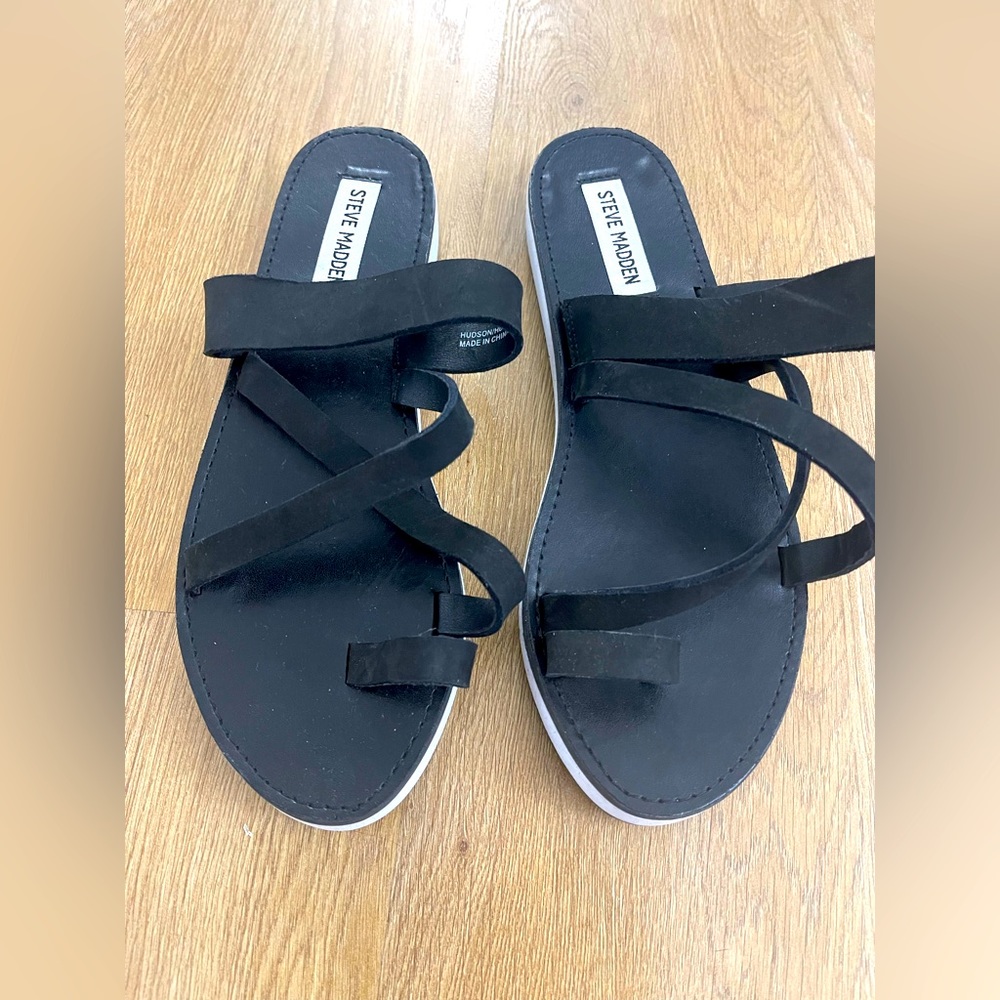 New Steve Madden flip-flops size 9